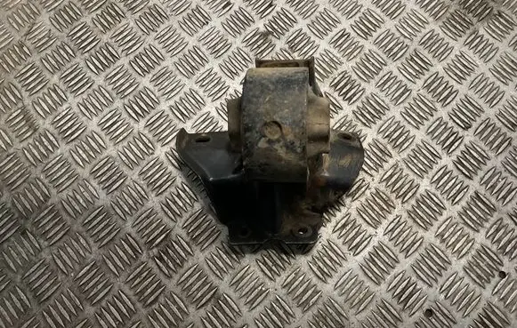 Engine mount bracket