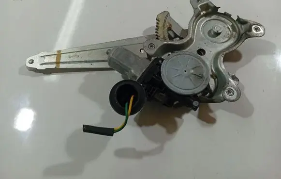 Toyota Auris 150 Sliding door window regulator with motor 