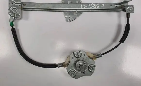 Mitsubishi Space Star Rear window lifting mechanism without motor