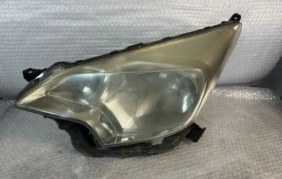 Toyota Verso-S Headlight/headlamp 