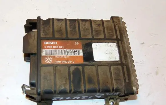 Volkswagen Golf II Engine control unit/module 030906021J 0280000621