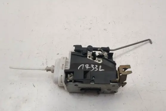 Audi A4 S4 B5 8D Front door lock 8D1837015E