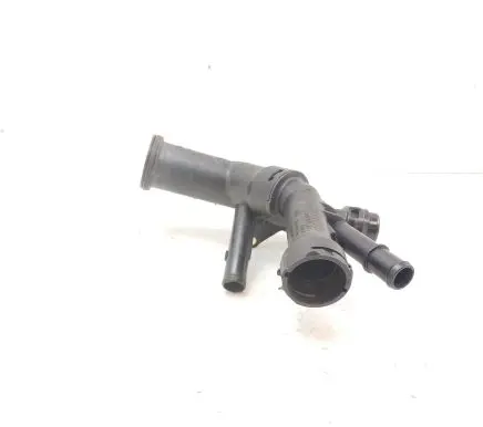 Volkswagen PASSAT B8 Engine coolant pipe/hose 04L121026Q