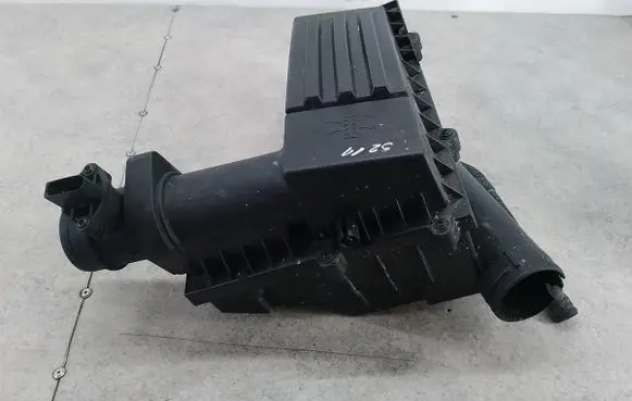 Audi A3 S3 8P Air filter box 