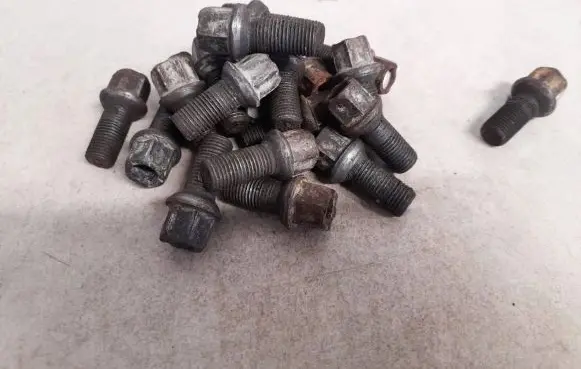 Audi A4 S4 B5 8D Nuts/bolts 