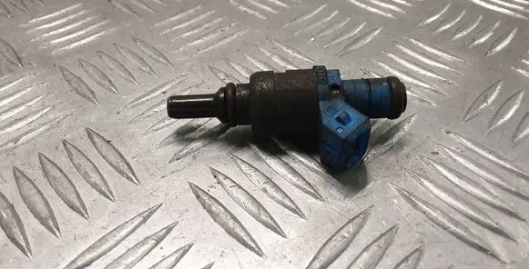 Audi A4 S4 B5 8D Fuel injector 058133551F