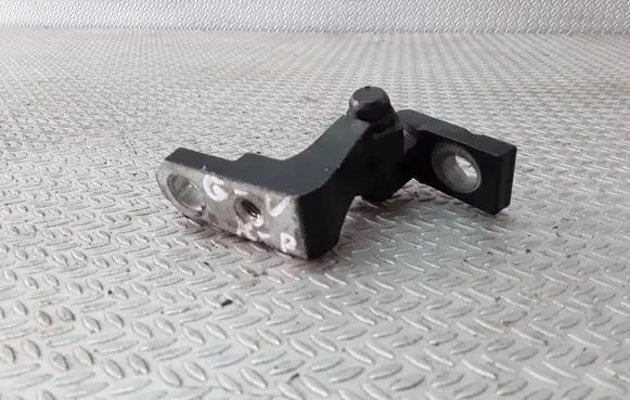 Volkswagen Touran I Rear door upper hinge