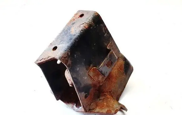 Suzuki Swift I Engine mounting bracket