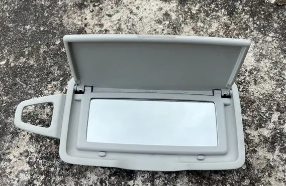 Rear view mirror (interior)