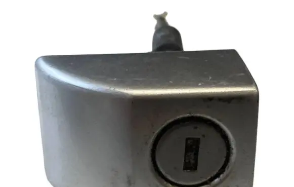 Land Rover Evoque I Coupe door lock (next to the handle) 