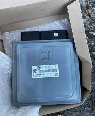 Volkswagen Golf VI Engine control unit/module 03L907425C