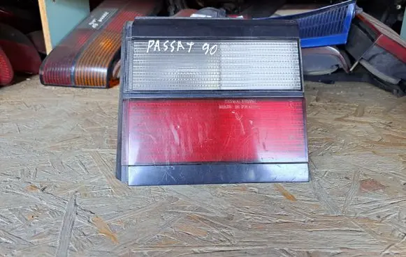 Volkswagen PASSAT B3 Tailgate rear/tail lights 333945108