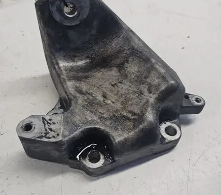 Lexus IS 220D-250-350 Engine mounting bracket