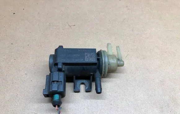 Audi Q5 SQ5 8R Turbo solenoid valve 8K0906627 4010835A 00138