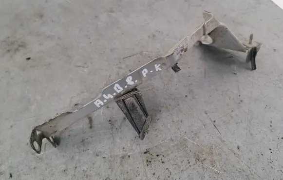Audi A4 S4 B8 8K Fender mounting bracket 8K0821135C