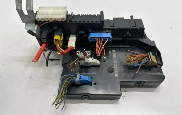 Mercedes-Benz CLS C218 X218 Fuse module A2129060505 A2129012304 A2129028502