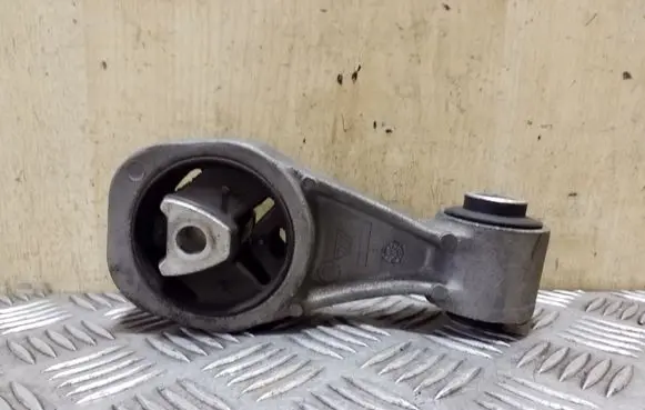 Nissan Juke I F15 Engine mount bracket