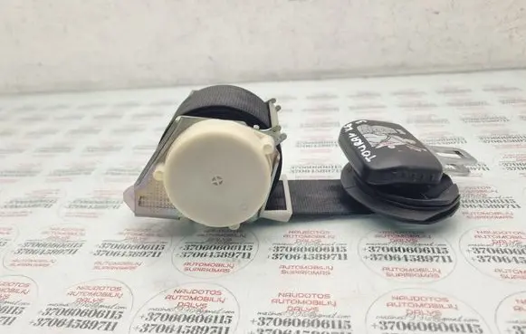 Volkswagen Touran I Third row seat belt 33029132F