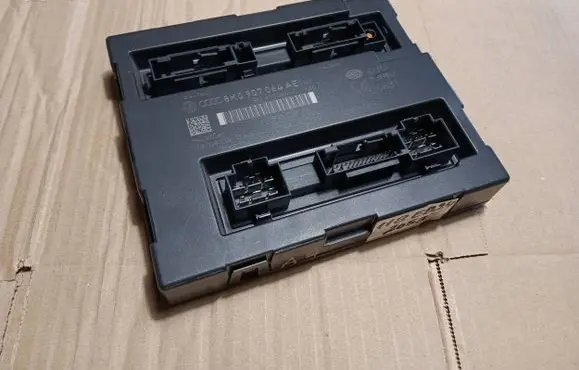 Audi A4 S4 B8 8K Comfort/convenience module 8K0907064AE 5DK00991911