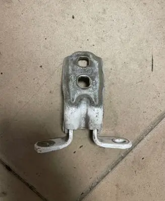 Opel Astra K Front door lower hinge P16201