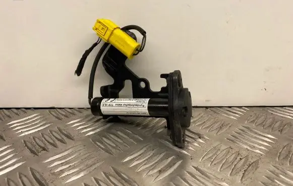 BMW 4 F36 Gran coupe Bonnet Pedestrian Airbag Actuator 7326020