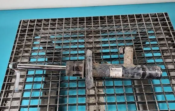 Front shock absorber/damper
