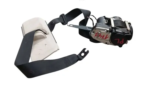 Volkswagen PASSAT B8 Front seatbelt 631627100C
