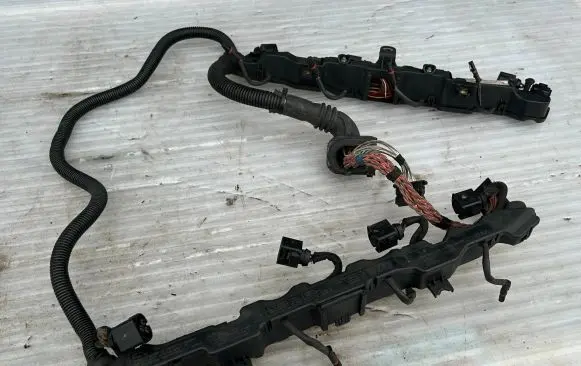 BMW 7 F01 F02 F03 F04 Fuel injector wires 