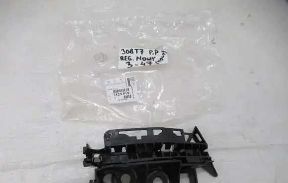 Peugeot 308 Fender mounting bracket 9658272480