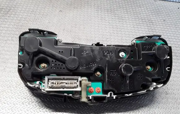 Opel Zafira A Speedometer (instrument cluster) 24461757
