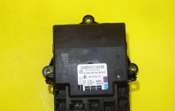 Mercedes-Benz A W169 Door control unit/module A1698204426 05072311