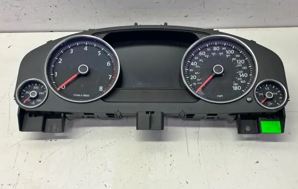 Volkswagen Touareg II Speedometer (instrument cluster) 7P6920983