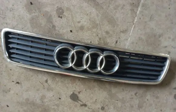 Audi A4 S4 B5 8D Front grill 8D0853651E