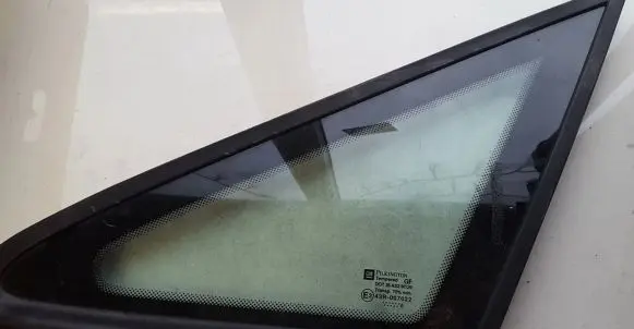 Opel Zafira A Rear side window 90579339