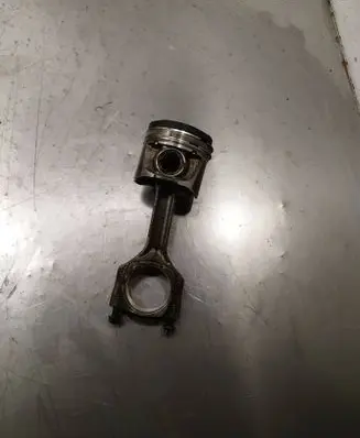 Alfa Romeo 159 Piston with connecting rod 082226