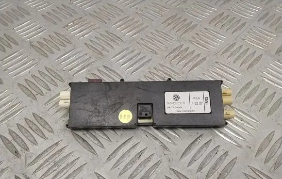 Volkswagen Multivan T5 Aerial antenna amplifier 7H5035532B