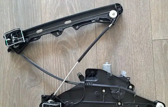 Peugeot 2008 II Front door electric window regulator 9828416780