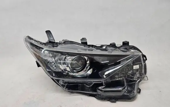 Toyota Auris E180 Headlight/headlamp 81110-02K30
