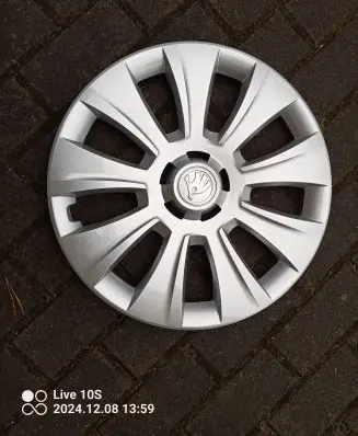 Skoda Karoq R16 wheel hub/cap/trim 57A071456Z31 57A601147