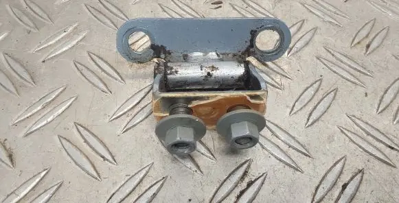 Tailgate/trunk/boot hinge