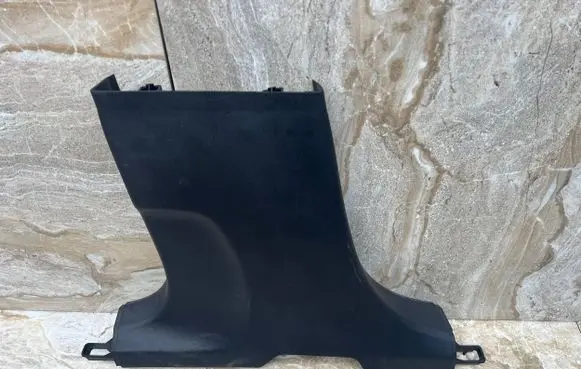 Volvo C40 (B) pillar trim (bottom) 31457495