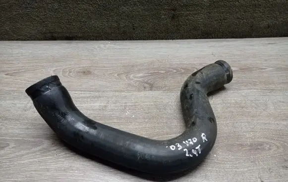 Volvo V70 Engine coolant pipe/hose