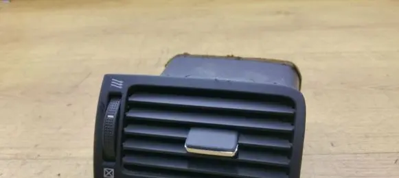 Toyota Avensis T250 Dashboard side air vent grill/cover trim