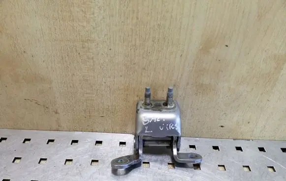 Honda CR-V Rear door upper hinge