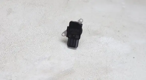Toyota Auris E180 Mass air flow meter 222040V020