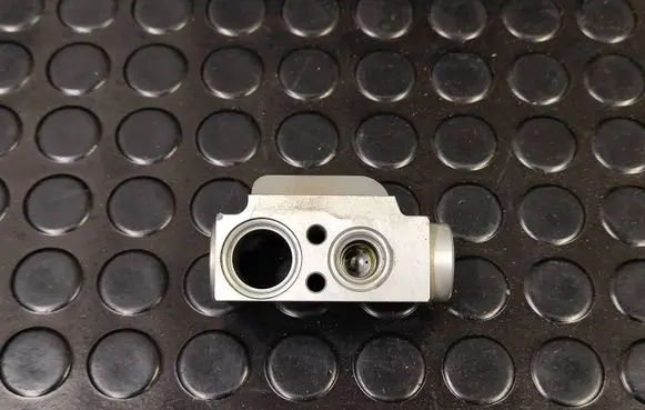 Air conditioning (A/C) expansion valve