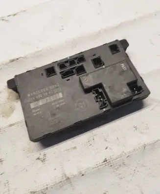 Mercedes-Benz E W211 Door control unit/module 2118701985 00401599