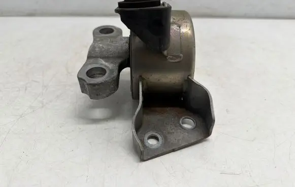 Opel Adam Engine mount bracket 13130789