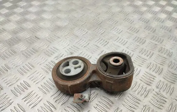 Honda FR-V Engine mount bracket
