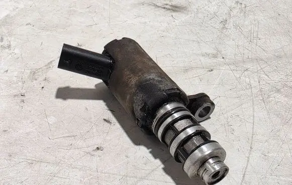 Volkswagen Amarok Oil pressure sensor 06M115393D